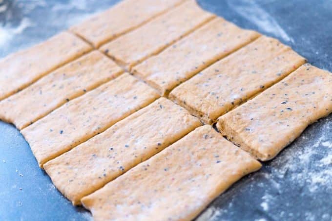 Mediterrane Brötchen aus dem Thermomix® 5 Teigstücke geschnitten