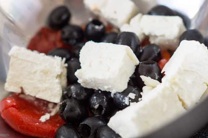 Mediterrane Brötchen aus dem Thermomix® 3 Zerkleinerte Einlagen