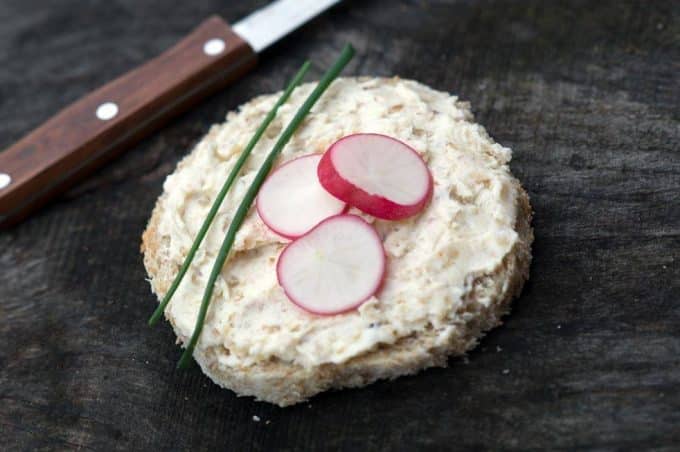 Parmesan-Walnuss-Aufstrich mit Nussstückchen aus dem Thermomix®