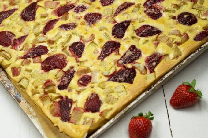 Erdbeer Rhabarber Blechkuchen aus dem Thermomix®