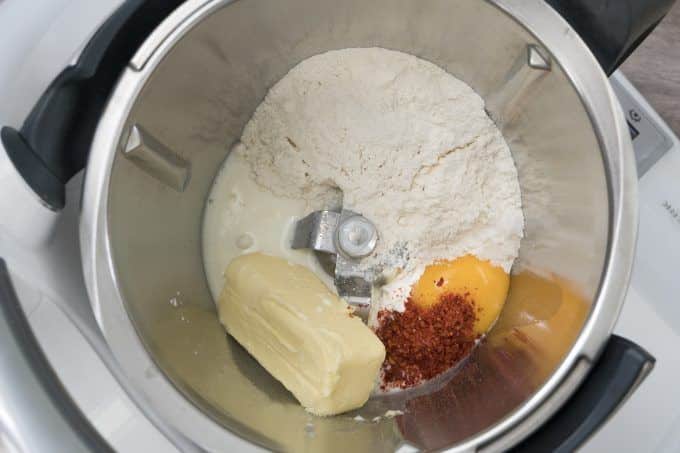 Sesam-Chili-Brotsticks mit Mango-Curry-Dip aus dem Thermomix® 3 Brotstick-Teig im Thermomix