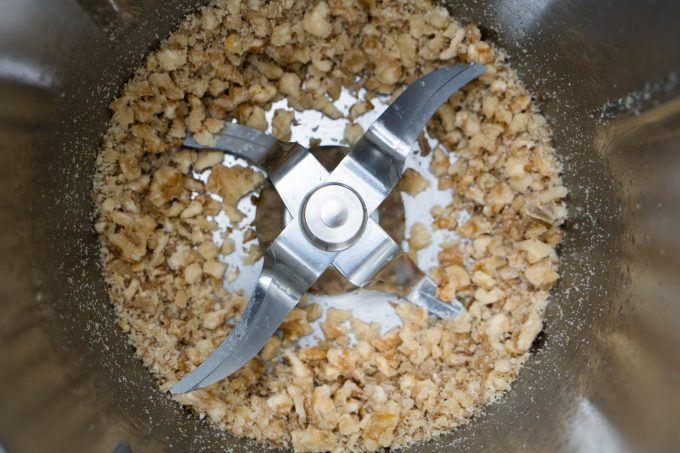 Oliven-Walnuss-Brot aus dem Thermomix® 3 Walnuss Oliven Brot aus dem Thermomix gehackte Nüsse