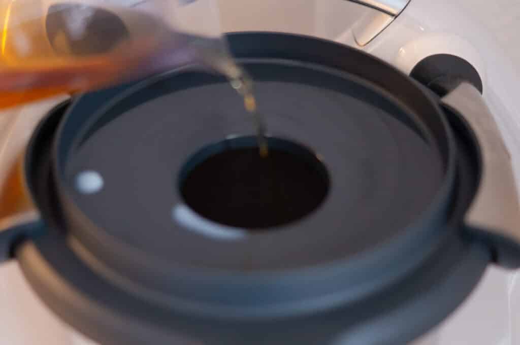 Toffifee-Likör Thermomix®: 1 Liter, 20 Min, mit Toffifee Pralinen 6 schnaps in mixtopf geben