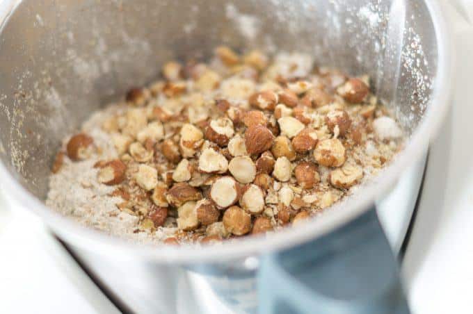 Haselnuss-Brötchen aus dem Thermomix® 5 teig und neusse im