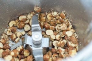 Haselnüsse im Thermomix grob hacken