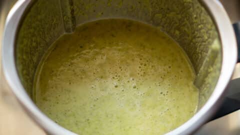 Brokkoli Suppe pürieren