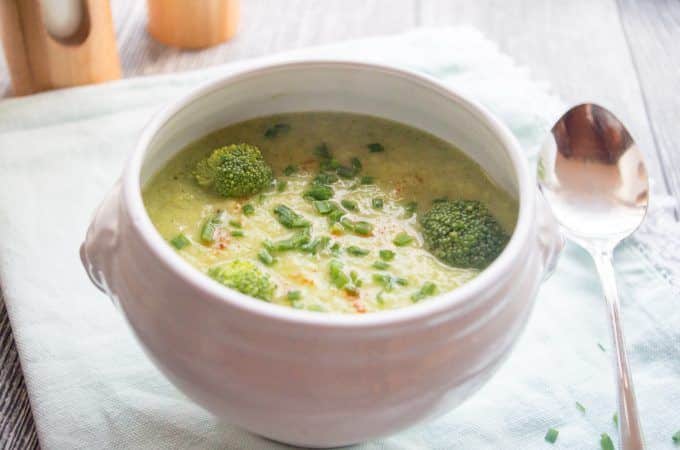 Kohlrabi-Brokkoli Suppe mit Avocado aus dem Thermomix®