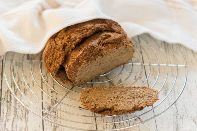 Low Carb Leinsamen-Quark-Brot aus dem Thermomix® • will-mixen.de