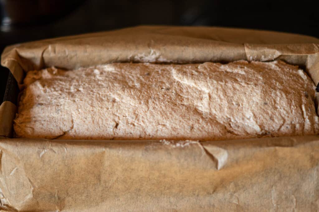 Dinkelbrot Thermomix® (350 g Körner, 100 Min) 9 teig in kastenform gehen lassen