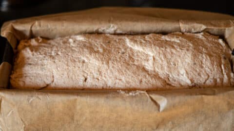 Teig Dinkelbrot in Kastenform gehen lassen