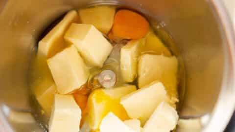 Butter, Eier im Mixtopf