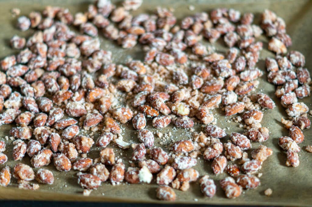Gebrannte Mandeln aus dem Thermomix® 11 gebrannte mandeln step 4 zum trocknen auf blech 2
