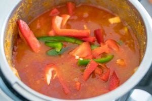 Gulaschsuppe mit Paprika im Thermomix