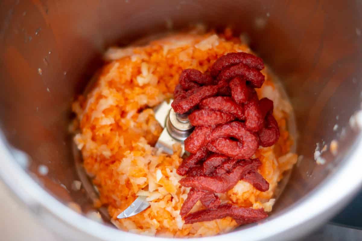 Tomatensauce Thermomix®: 500 g, 25 Min, mit frischen Tomaten 5 Karotten, Zwiebeln, Knoblauch, Tomatenmark und Olivenöl im Mixtopf