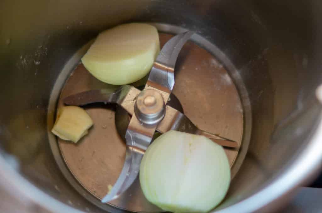Tomatensauce Thermomix®: 500 g, 25 Min, mit frischen Tomaten 11 knoblauchzehe und zwiebel im thermomix