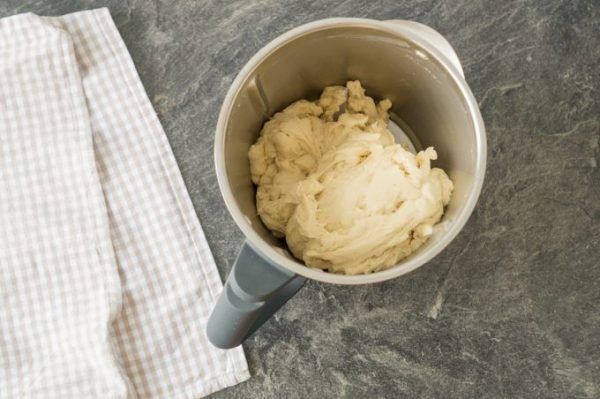 Weltbester Pizzateig aus dem Thermomix® - gelingsicher &amp; super schnell