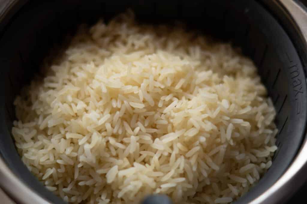 Gemüseplatte mit Reis und Kräutersoße aus dem Thermomix® 10 reis im thermomix kochen