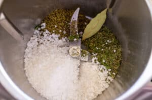 Salz und Kräuter im Mixtop