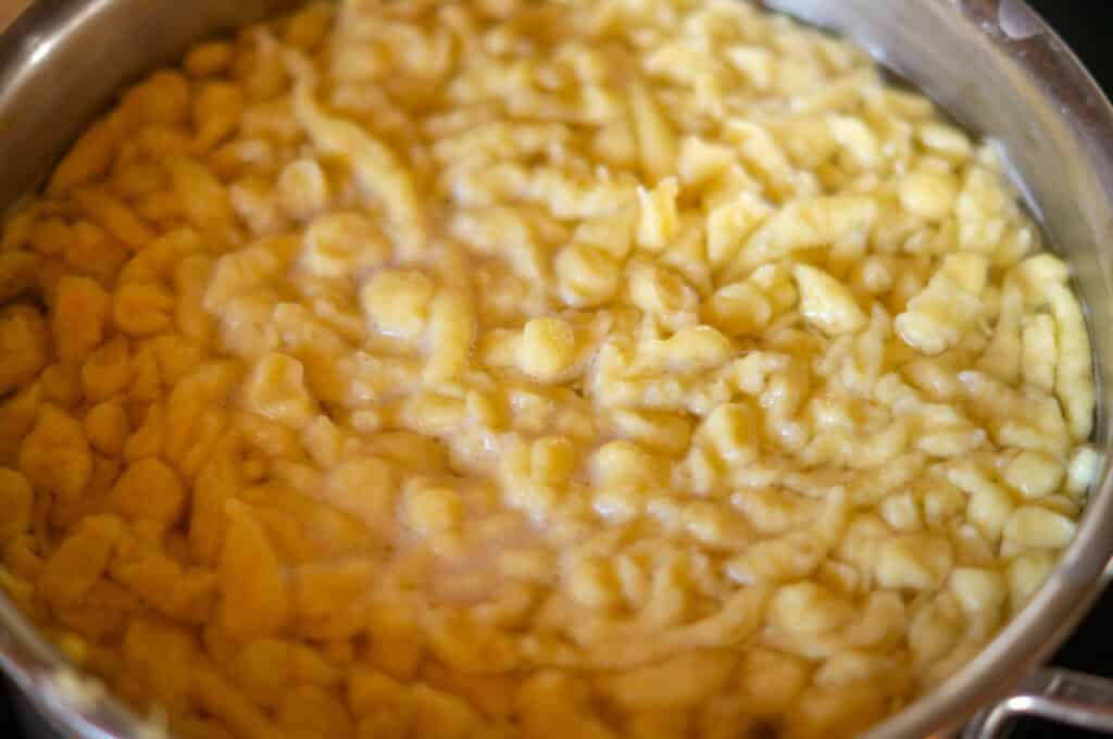 Spätzleteig Thermomix® (4 Portionen, 25 Min) 13 spaetzle kochen im kochtopf