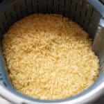 Thermomix Reis in den Gareinsatz einwiegen