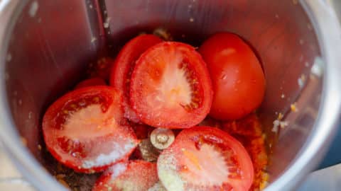 Tomaten im Mixtopf des Thermomix