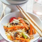 Vegetarischer Asia-Gemüse-Reis aus dem Thermomix® servieren