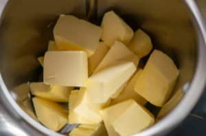 Butter im Mixtopf schmelzen