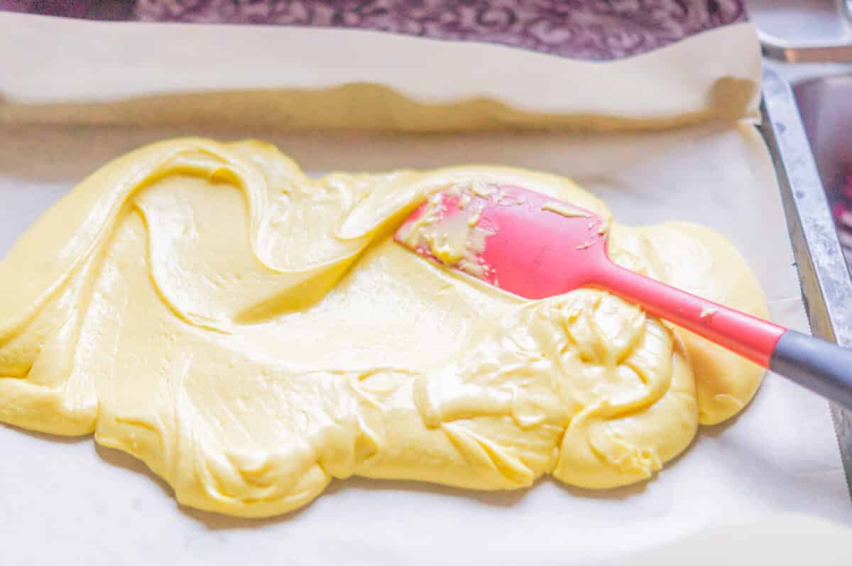 Apfelkuchen vom Blech Thermomix®: 800 g Äpfel, einfach, 6 Teig auf Backblech verteilen