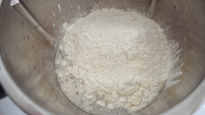 Knusprige Mini Weizenbaguettes aus dem Thermomix® 2 Hefeteig mit Mehl im Thermomix Mixtopf
