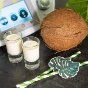 Köstlicher Kokoslikör aus dem Thermomix mit frischer Kokosmilch