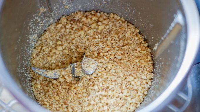 Bratapfelkuchen aus dem Thermomix® 4 nussecken aus dem thermomix gehackte nüsse im