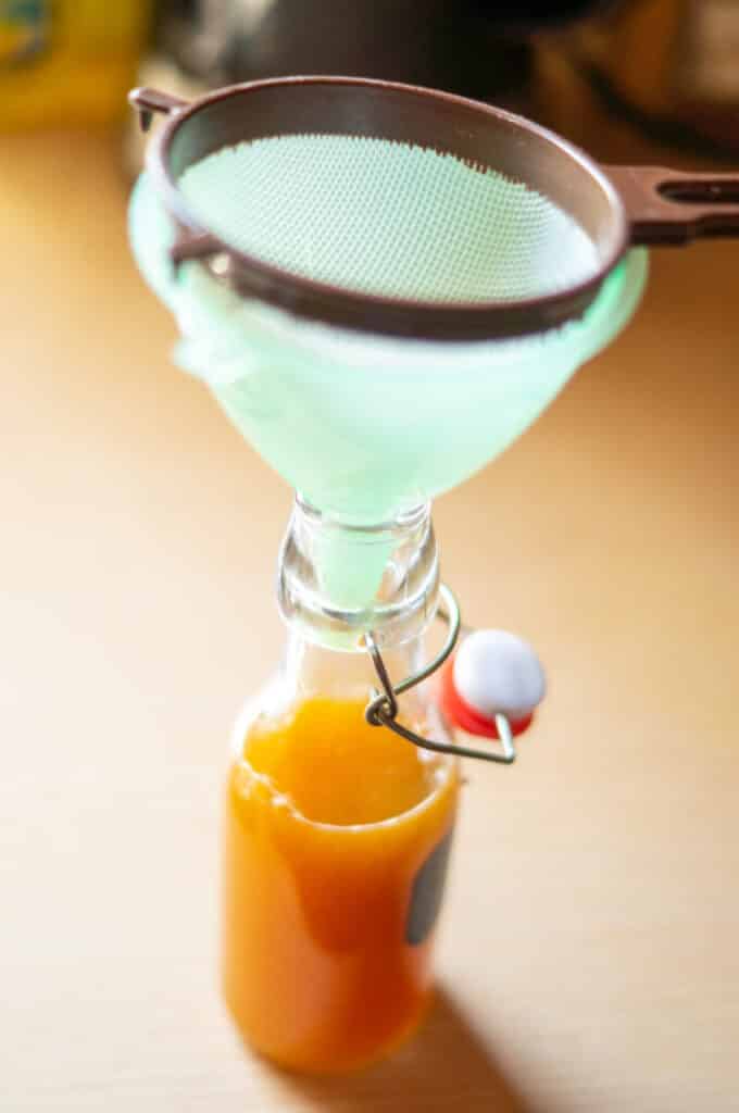 Aprikosenlikör aus dem Thermomix® 6 aprikosenlikoer abfuellen