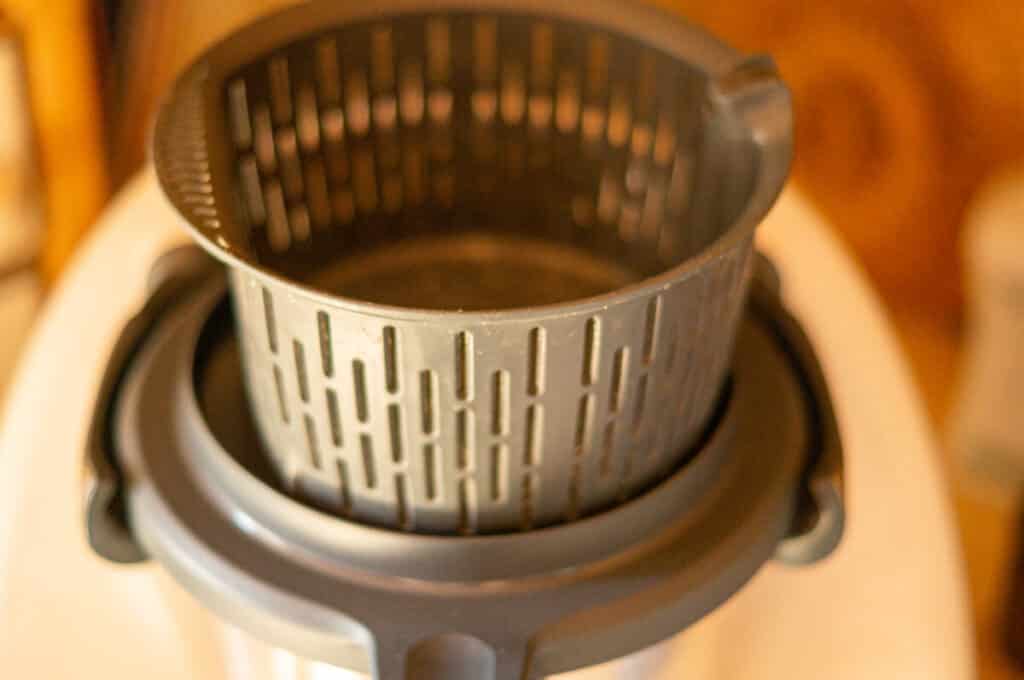 Aprikosenlikör aus dem Thermomix® 4 gareinsatz auf thermomix