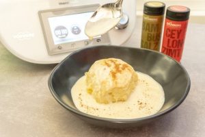 Dampfnudeln aus dem Thermomix® mit Vanillesoße und Zimt