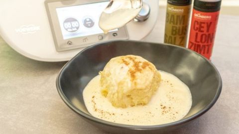 Dampfnudeln aus dem Thermomix® mit Vanillesoße und Zimt