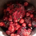 Beeren in den Mixtopf geben