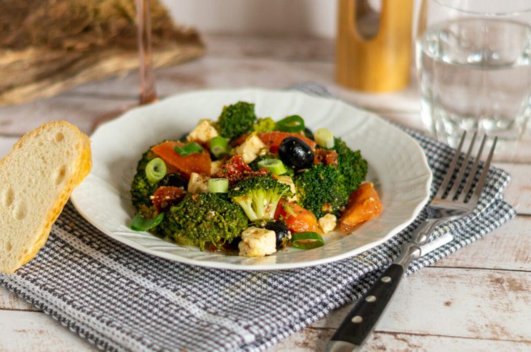 Mediterraner Brokkoli Salat aus dem Thermomix®