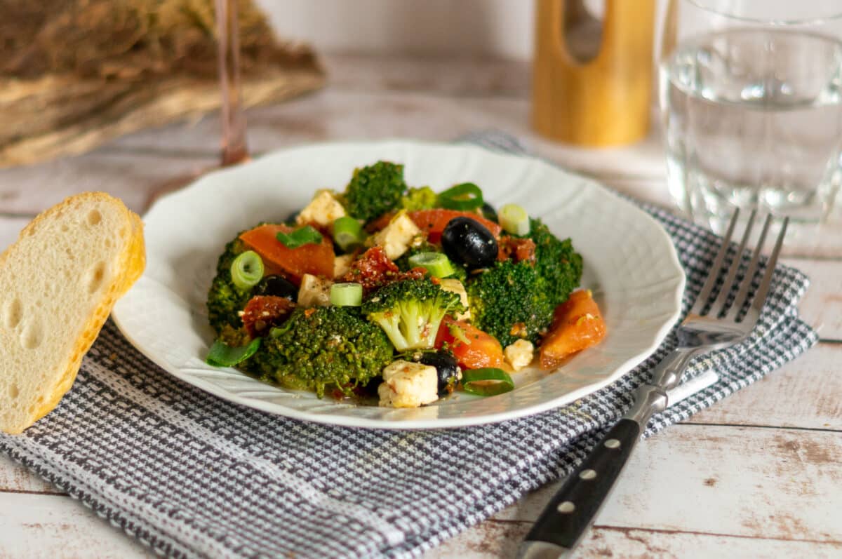 Saisonkalender Juni · Was hat Saison plus beste Thermomix-Rezepte 21 Mediterraner Brokkoli Salat aus dem Thermomix®