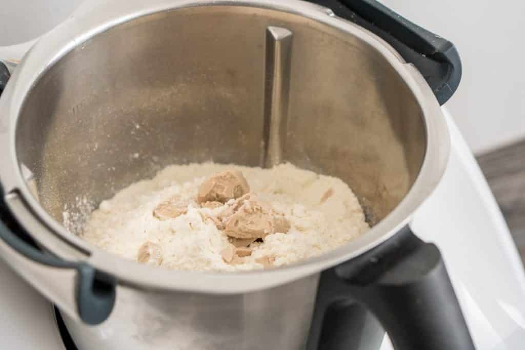 Pizzateig Thermomix®: 9.309× getestet, 4,93 Sterne 1 Das weltbeste Pizzateig Rezept für den Thermomix®