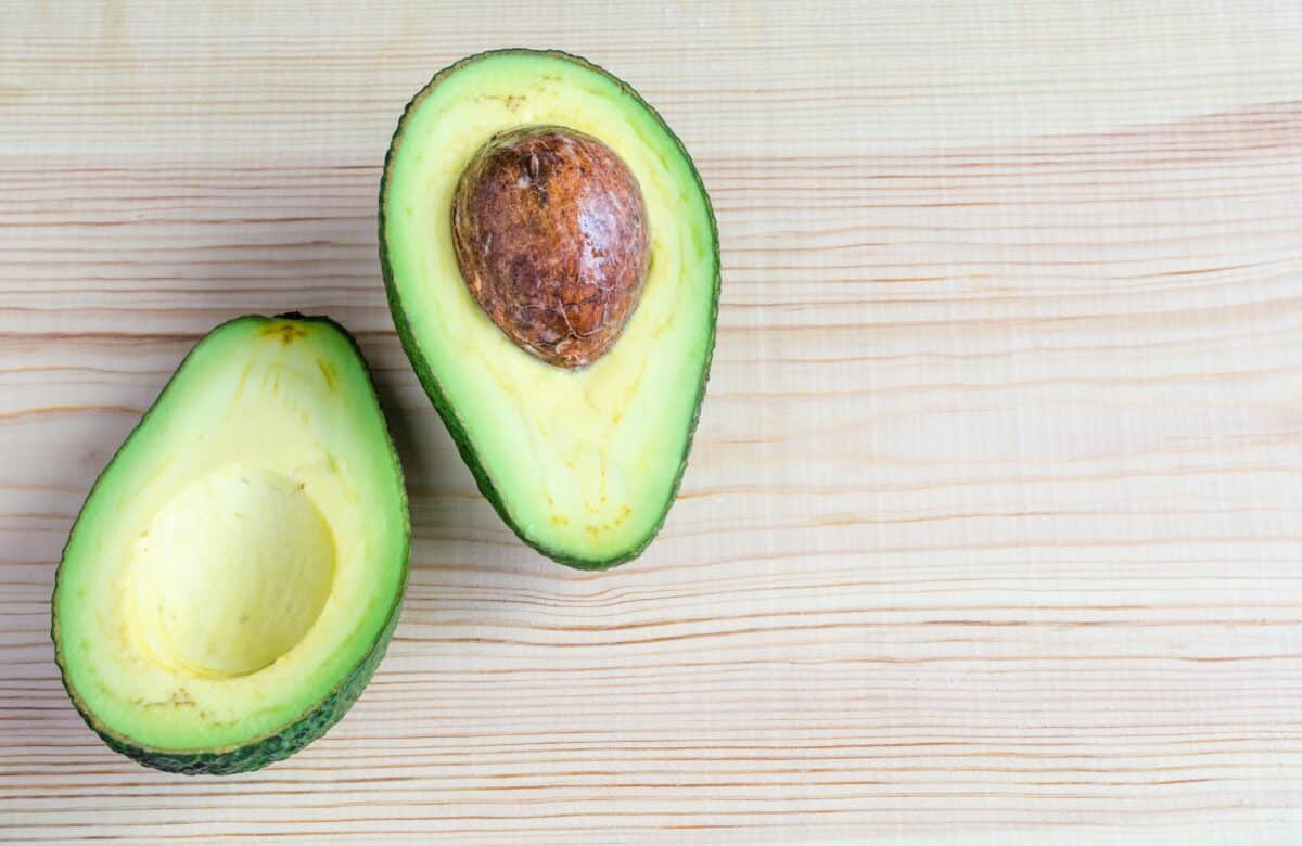 "Avocado-Eierlikör" Abacate aus dem Thermomix® 3 Avocado halbieren und Stein entfernen