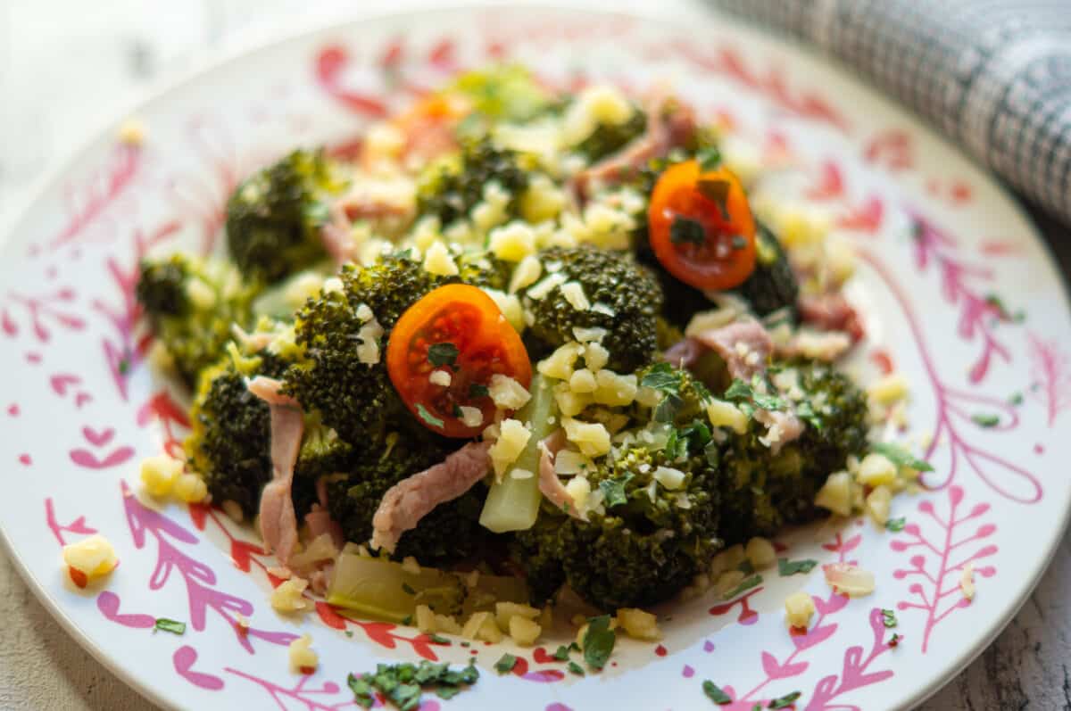 Brokkoli im Thermomix® · Saison plus 16 Rezepte 9 Brokkoli mit Schinken aus dem Thermomix®