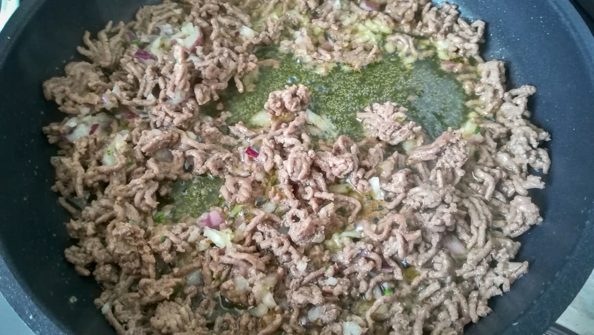 Tagliatelle mit Chinakohl aus dem Thermomix® 7 Hackfleisch anbraten in der Pfanne