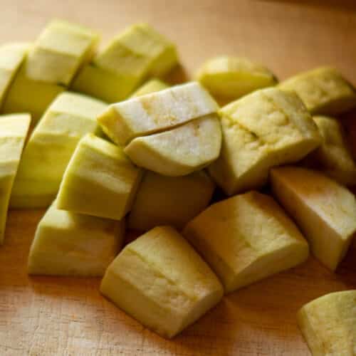 Aubergine im Thermomix® garen: Varoma-Grundrezept 2 Aubergine in Stücken