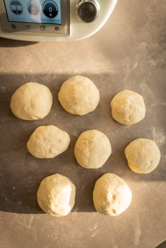 Pitabrot aus dem Thermomix® 9 broetchen rohlinge hefeteig