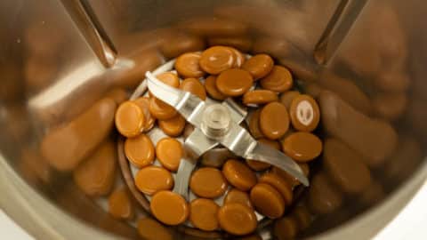 Karamellbonbons im Thermomix zerkleinern