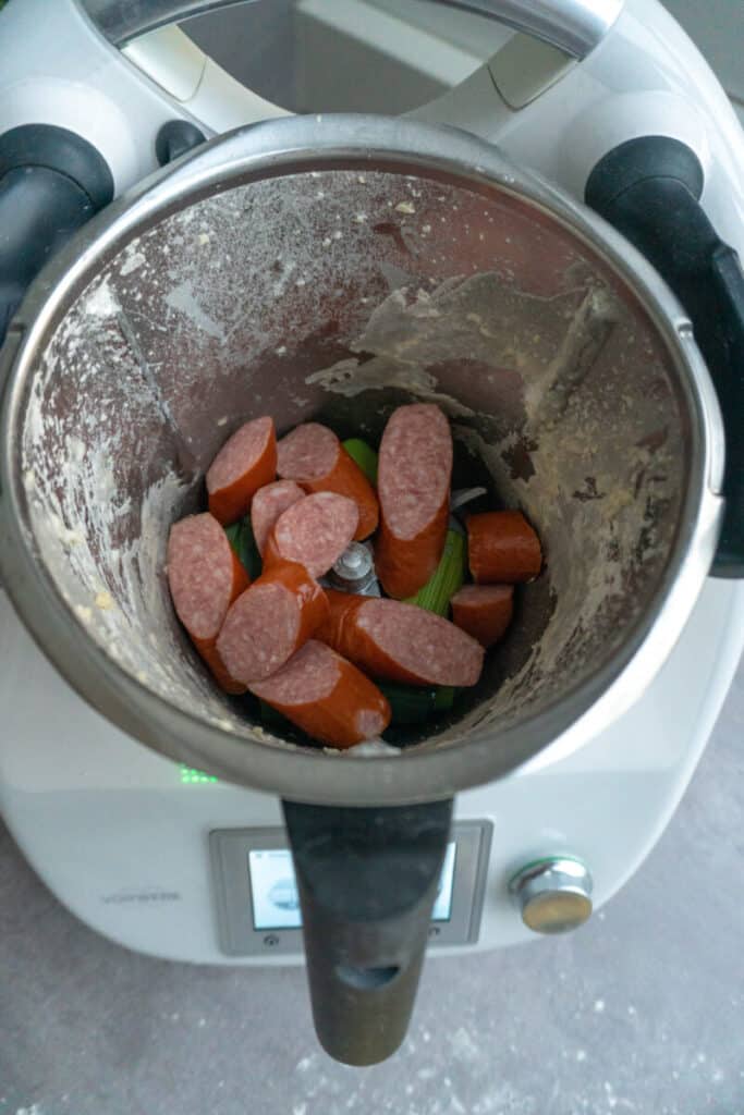 Pizzettis mit Cabanossi und Ei aus dem Thermomix® 18 Pizzettis mit Cabanossi und Ei aus dem Thermomix Step 5.0