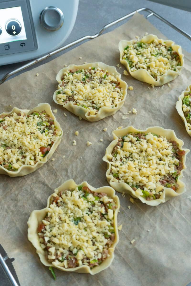 Pizzettis mit Cabanossi und Ei aus dem Thermomix® 8 Belegen