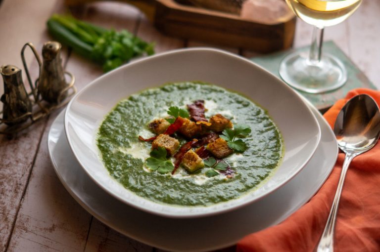 Spinat-Suppe mit Brotkrusties aus dem Thermomix®