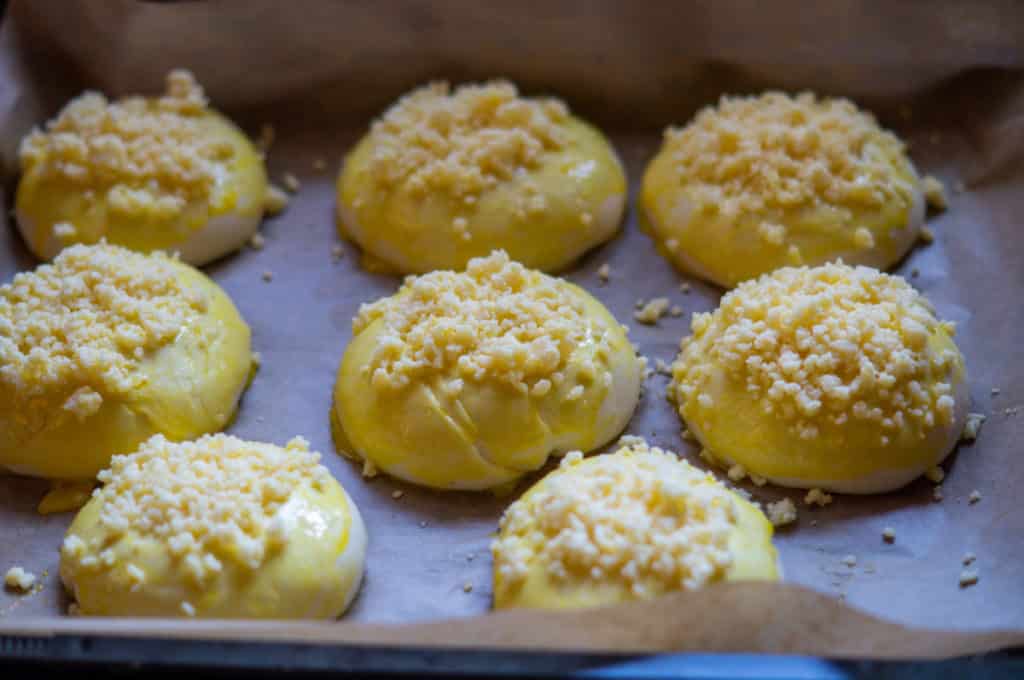 Käsebrötchen aus dem Thermomix® 8 broetchen rohlinge mit kaese bestreut
