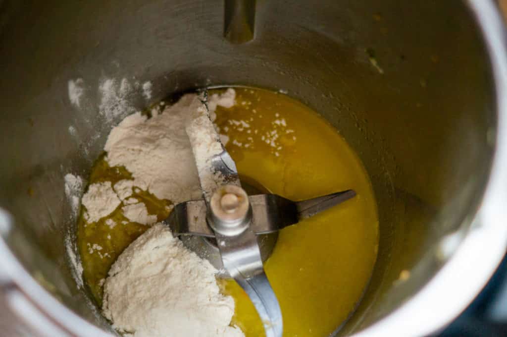 Schnelle Lieblings-Tomatennudeln aus dem Thermomix® 8 butter und mehl im mixtopf